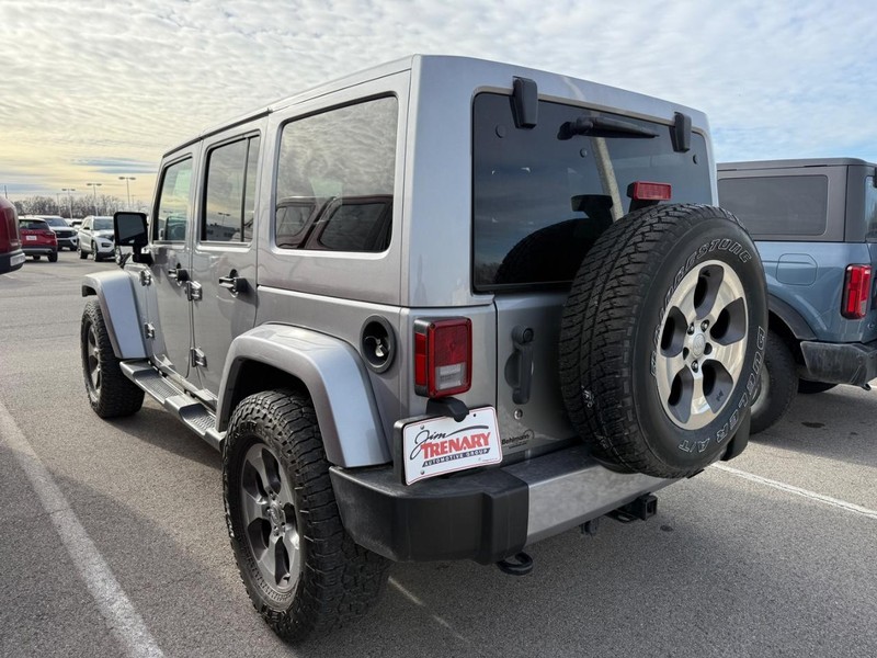 Jeep Wrangler Unlimited Vehicle Full-screen Gallery Image 3