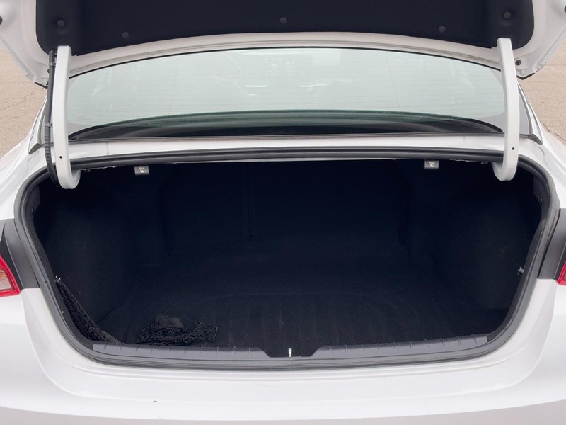 Kia K5 Vehicle Image 05