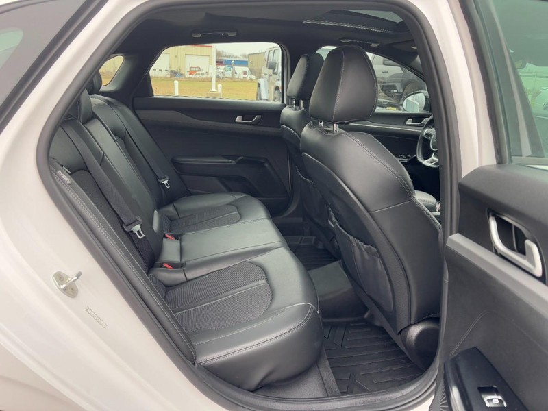 Kia K5 Vehicle Image 10