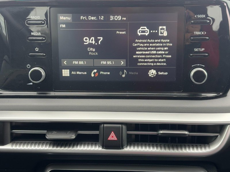 Kia K5 Vehicle Image 13