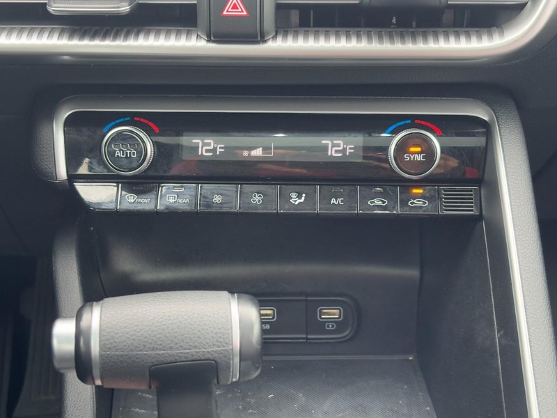 Kia K5 Vehicle Image 14