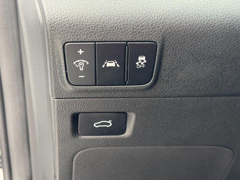 Kia K5 Vehicle Image 16