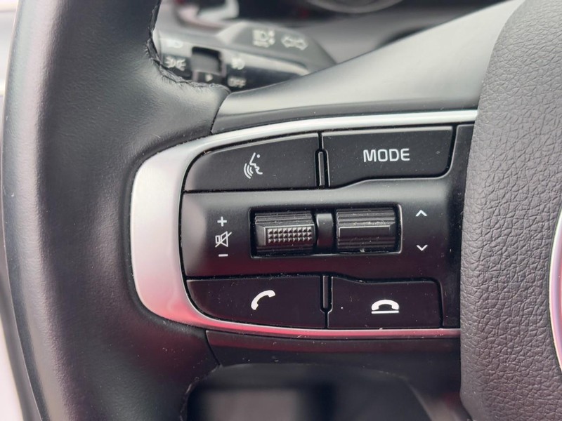 Kia K5 Vehicle Image 17