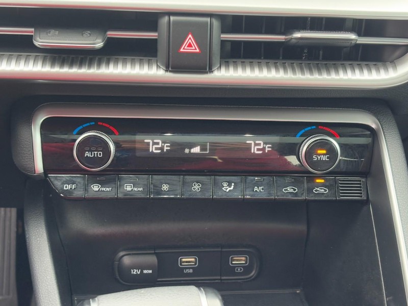 Kia K5 Vehicle Image 22