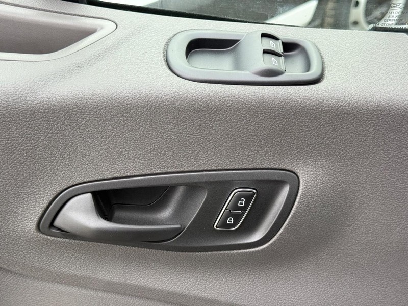 Ford Transit Cargo Van Vehicle Full-screen Gallery Image 17