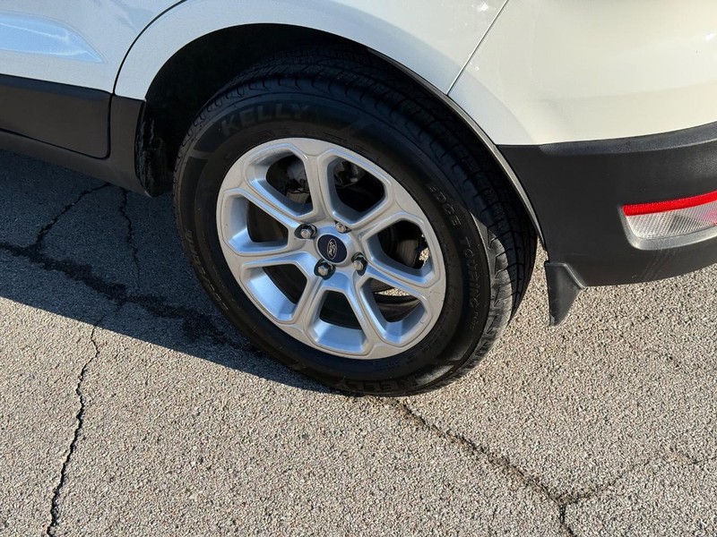 Ford EcoSport Vehicle Full-screen Gallery Image 07