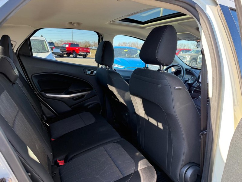 Ford EcoSport Vehicle Full-screen Gallery Image 10