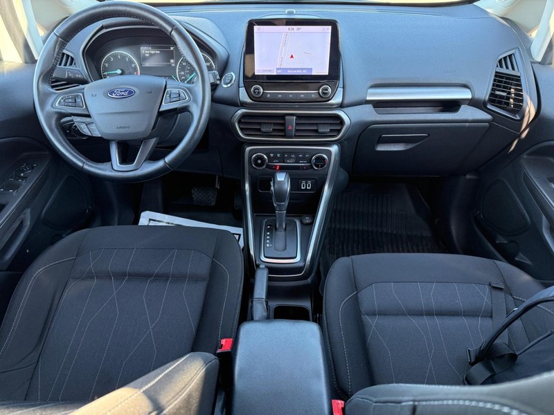 Ford EcoSport Vehicle Full-screen Gallery Image 11