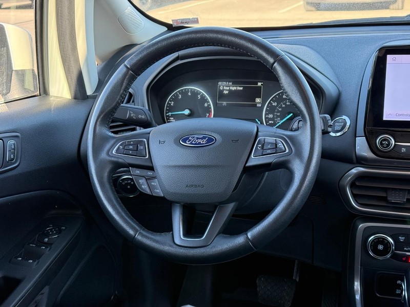 Ford EcoSport Vehicle Full-screen Gallery Image 12