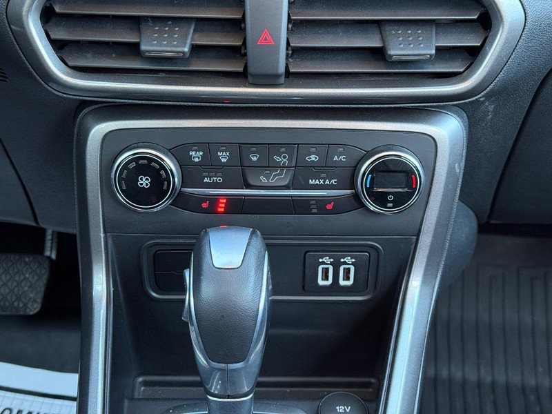 Ford EcoSport Vehicle Full-screen Gallery Image 14