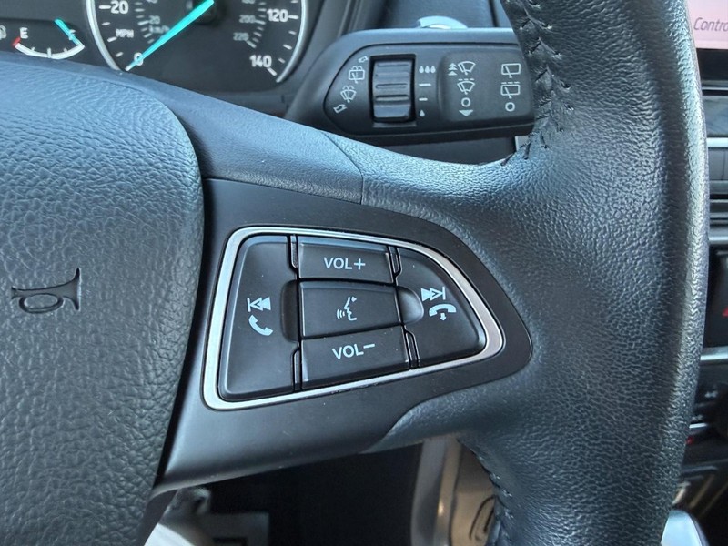 Ford EcoSport Vehicle Full-screen Gallery Image 18