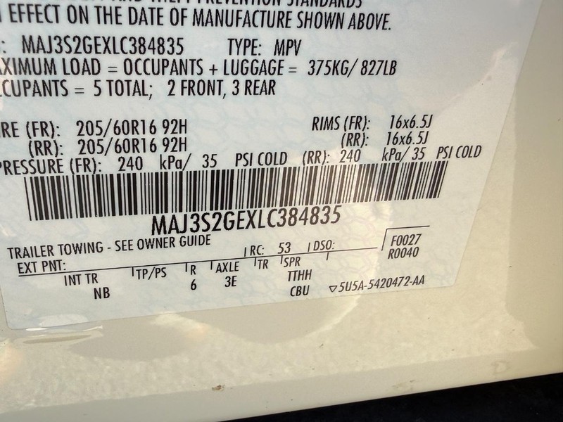 Ford EcoSport Vehicle Full-screen Gallery Image 23