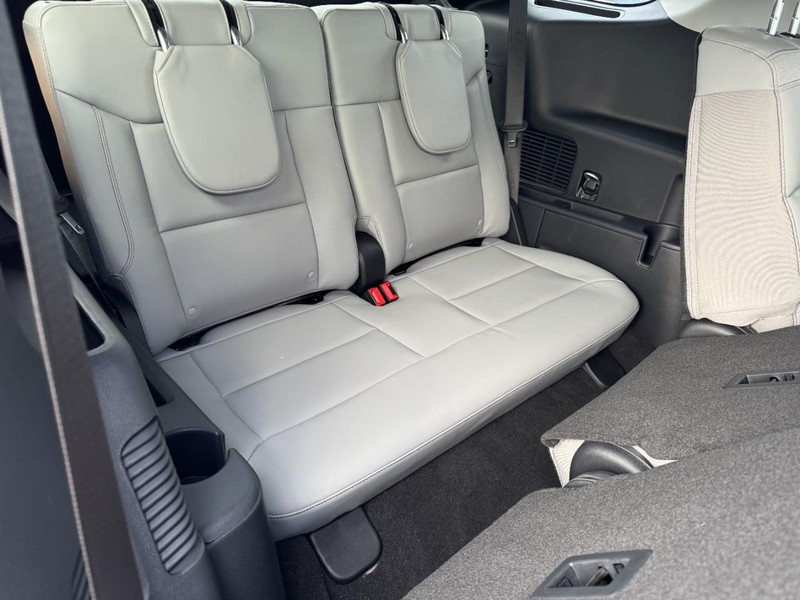 Ford Explorer Vehicle Image 05