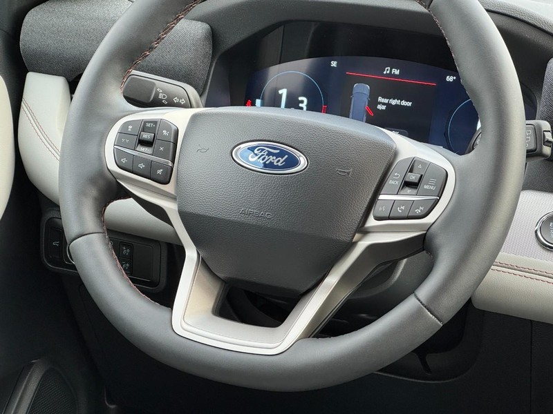 Ford Explorer Vehicle Image 08