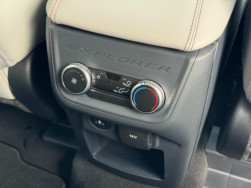 Ford Explorer Vehicle Image 11
