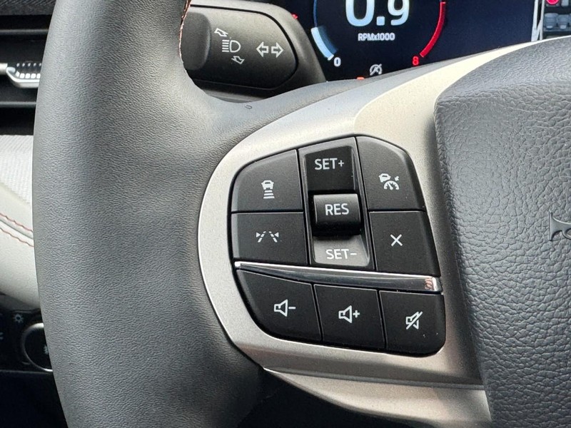 Ford Explorer Vehicle Image 14