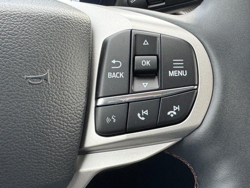 Ford Explorer Vehicle Image 15