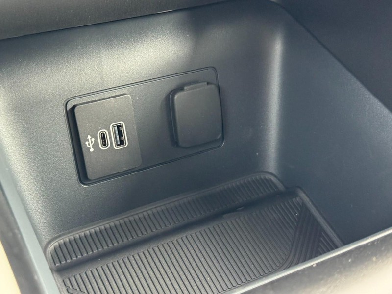 Ford Explorer Vehicle Image 16