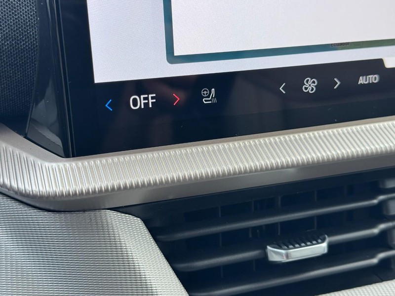 Ford Explorer Vehicle Image 17