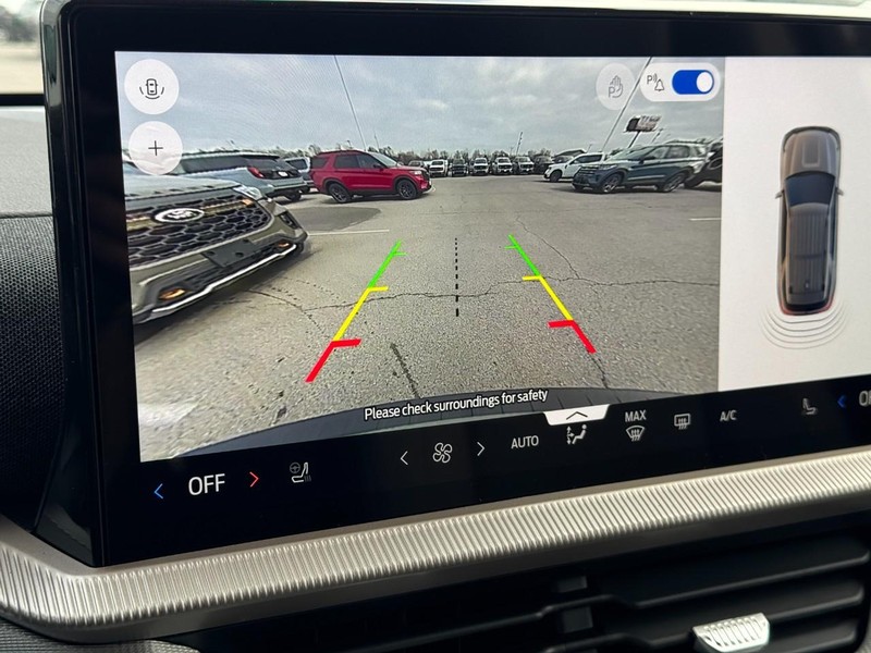 Ford Explorer Vehicle Image 18