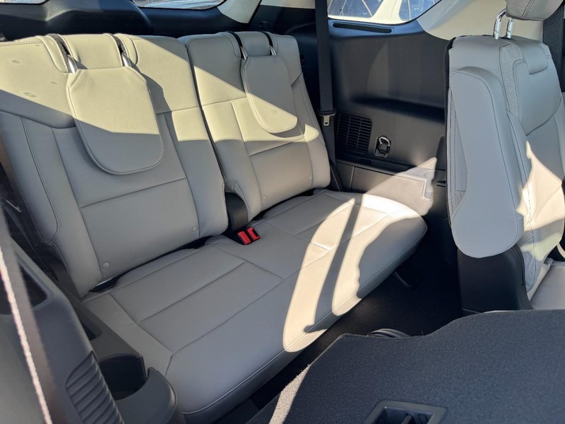 Ford Explorer Vehicle Image 06