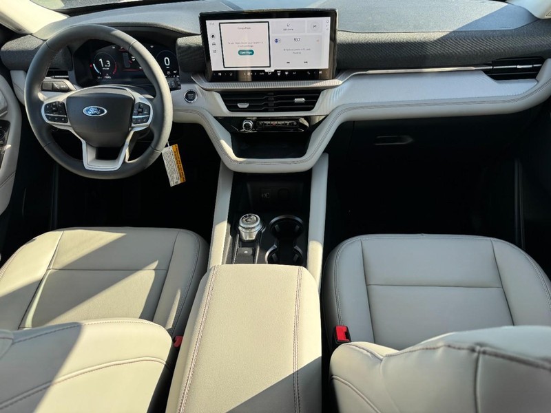 Ford Explorer Vehicle Image 07