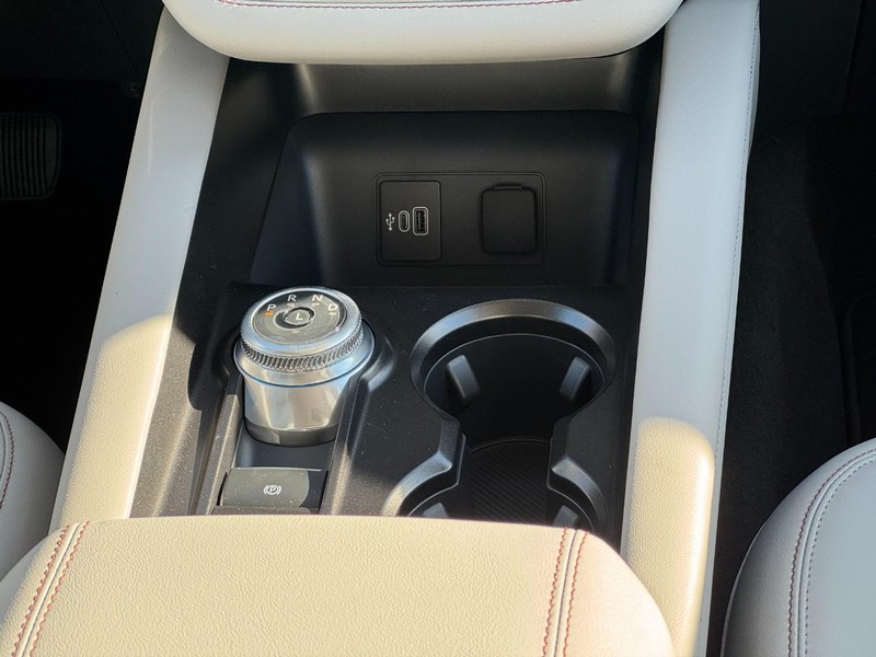 Ford Explorer Vehicle Image 10