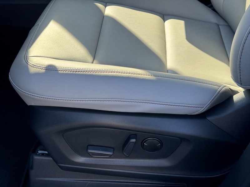 Ford Explorer Vehicle Image 13