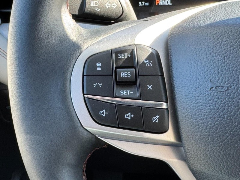 Ford Explorer Vehicle Image 14