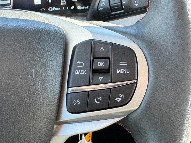 Ford Explorer Vehicle Image 15