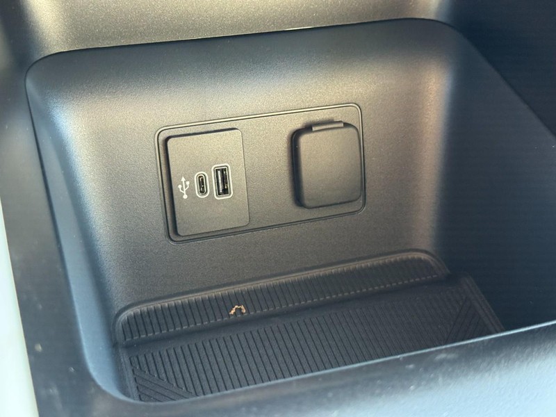 Ford Explorer Vehicle Image 16