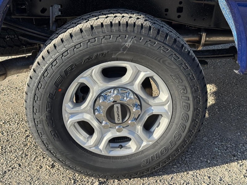 Ford Super Duty F-250 SRW Vehicle Image 05