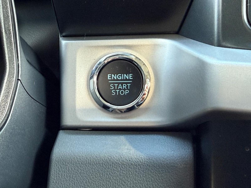 Ford Super Duty F-250 SRW Vehicle Image 11