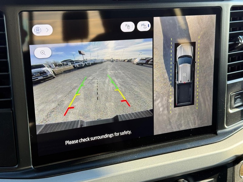 Ford Super Duty F-250 SRW Vehicle Image 13