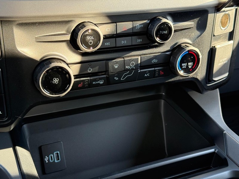 Ford Super Duty F-250 SRW Vehicle Image 15