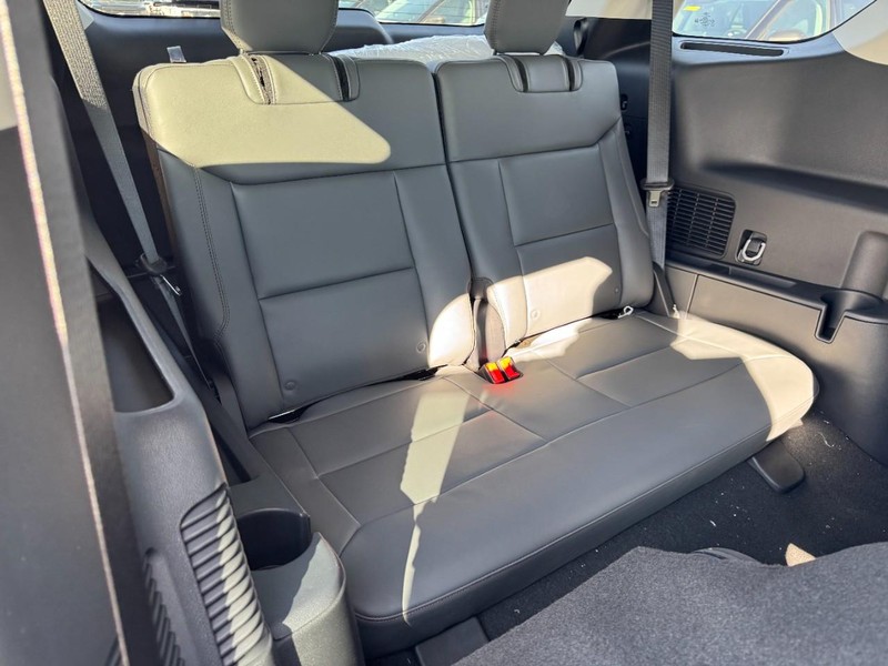 Ford Explorer Vehicle Image 06