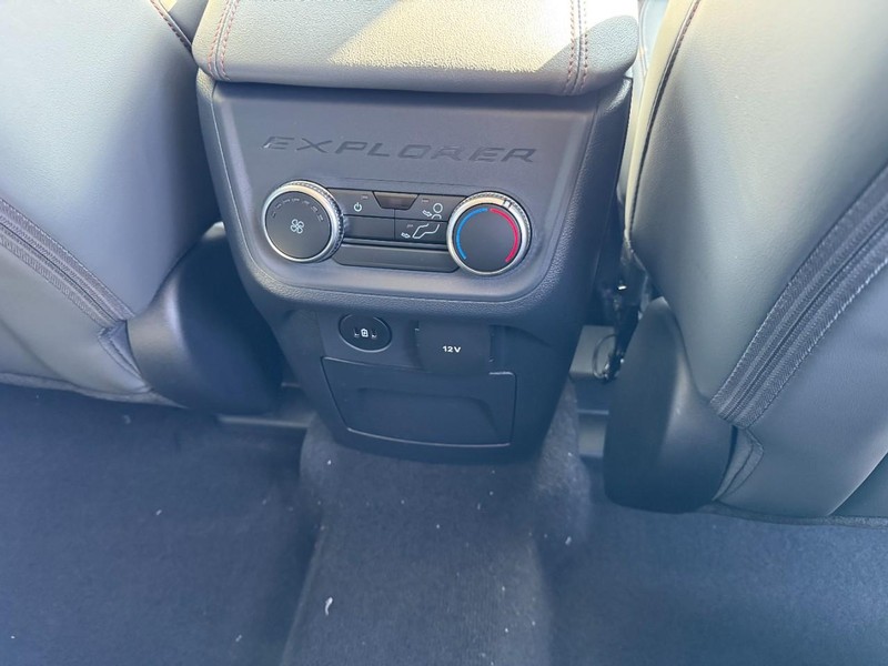 Ford Explorer Vehicle Image 11