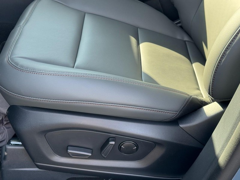 Ford Explorer Vehicle Image 13