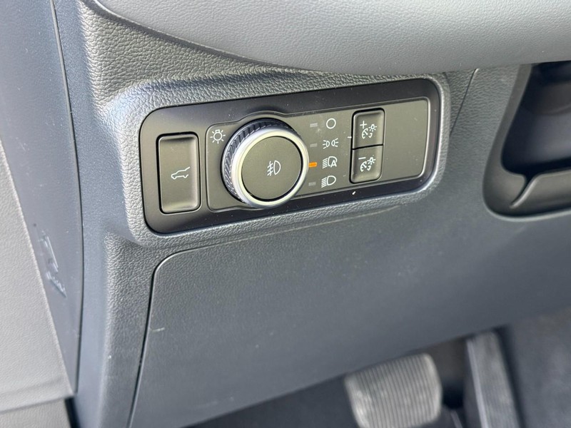 Ford Explorer Vehicle Image 14