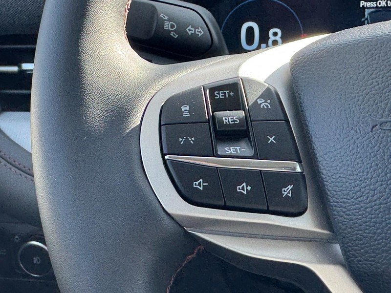 Ford Explorer Vehicle Image 15