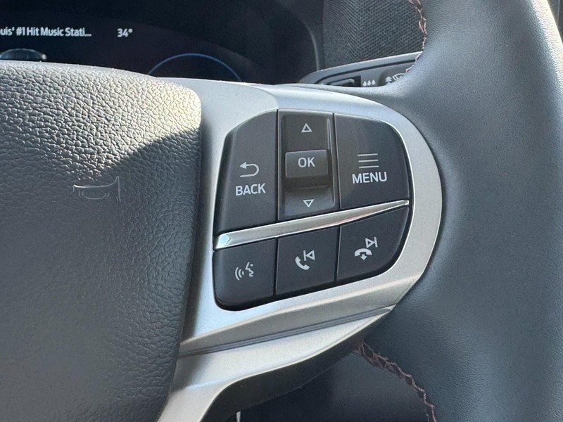 Ford Explorer Vehicle Image 16