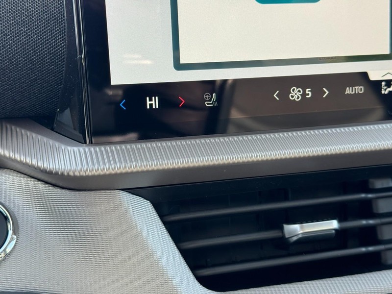 Ford Explorer Vehicle Image 18