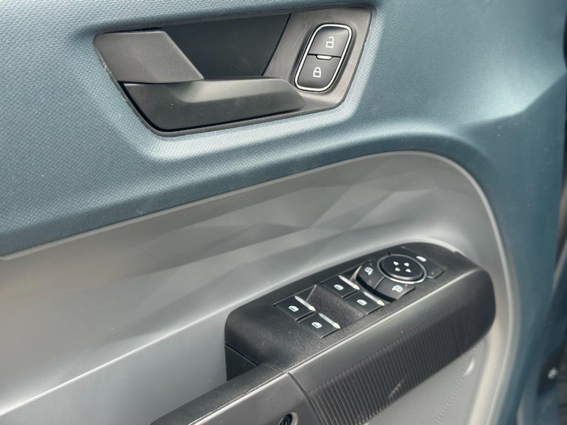 Ford Maverick Vehicle Image 11