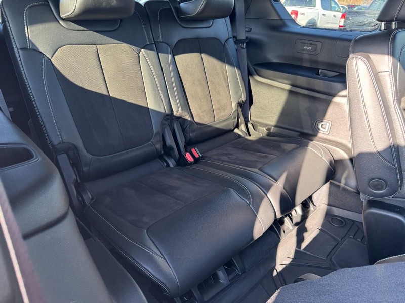 Jeep Grand Cherokee L Vehicle Image 11