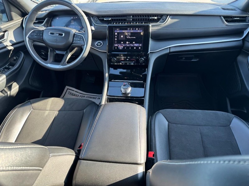 Jeep Grand Cherokee L Vehicle Image 12