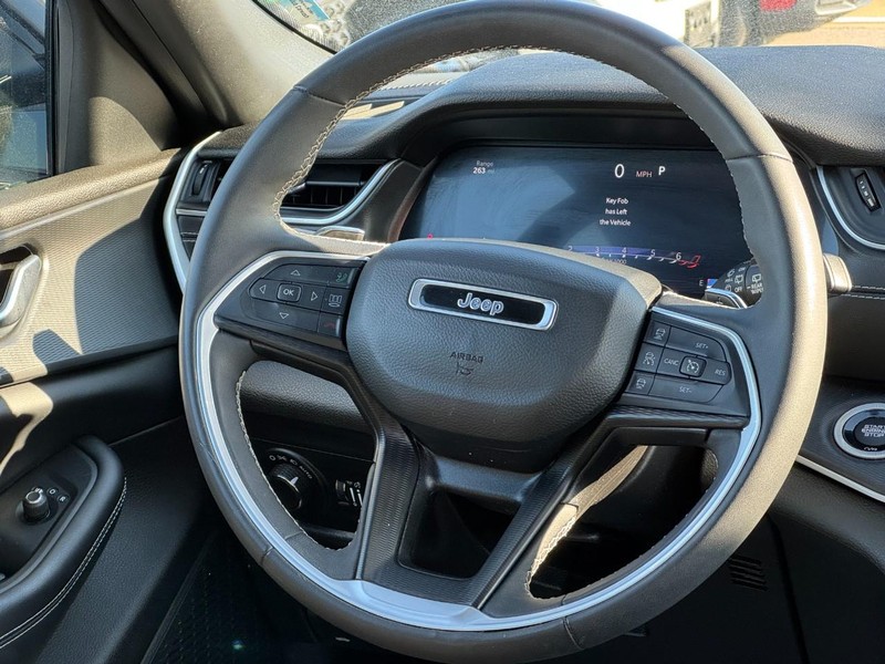 Jeep Grand Cherokee L Vehicle Image 13