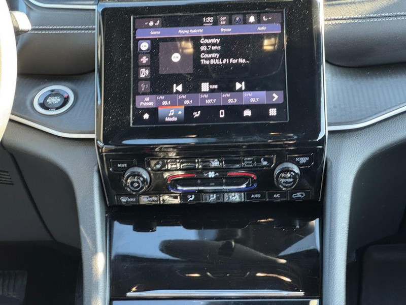 Jeep Grand Cherokee L Vehicle Image 14