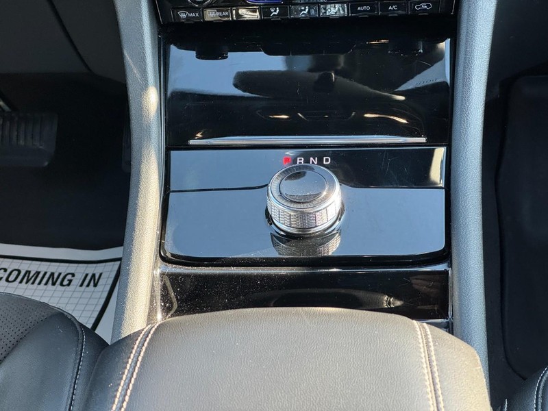 Jeep Grand Cherokee L Vehicle Image 15