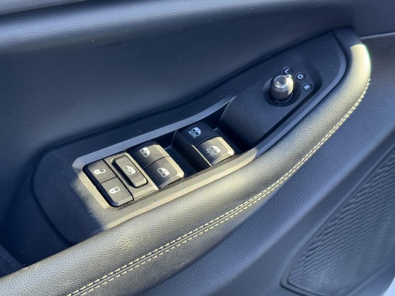 Jeep Grand Cherokee L Vehicle Image 17