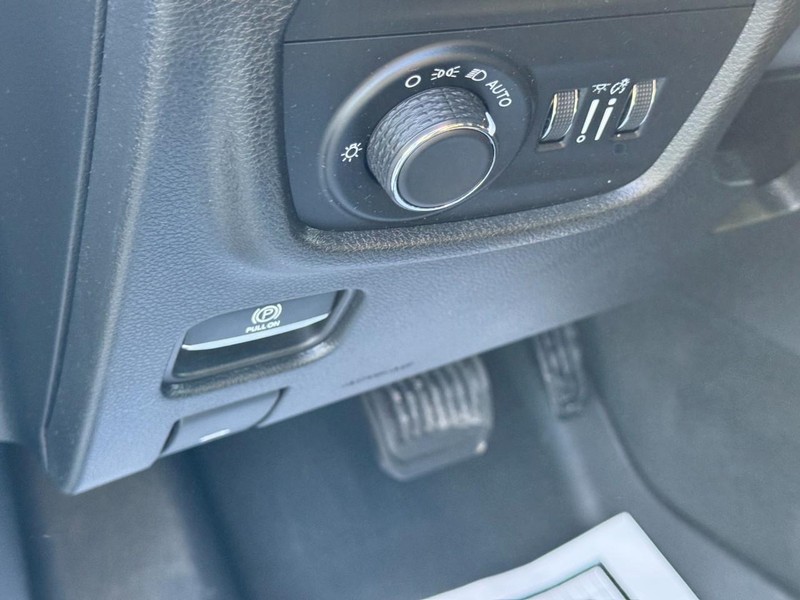 Jeep Grand Cherokee L Vehicle Image 18